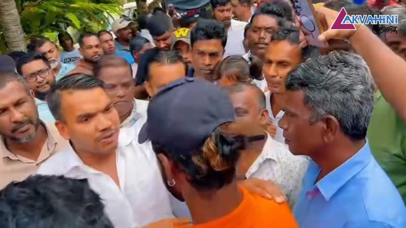 උඹත් කොල්ලෙක් මාත් කොල්ලෙක්.. නාමල් සුමති සම්මානයට නිර්දේශ කළ යුතුය.