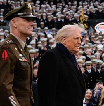 කැමති වුවත් නැතත් සියලුම ඇමරිකානුවන් මේ ෆුට් බෝල් මැච් එක නැරඹිය යුතුයි… ට්රම්ප්ගෙන් නියෝගයක්