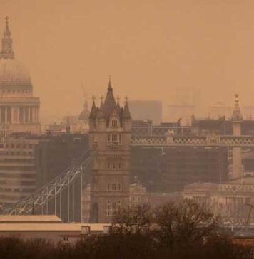 එක්සත් රාජධානියට “Blood’ වැස්සක්