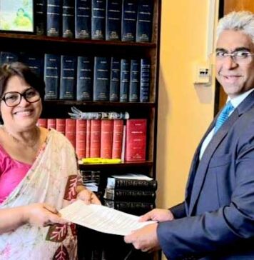 මුස්ලිම් විවාහ නීති හා දික්කසාදය පහසු කරන ෆයිසර්ගේ පනත් කෙටුම්පත් දෙක පාර්ලිමේන්තුවට භාර දෙයි