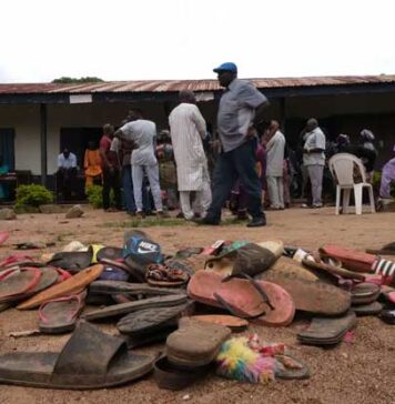 ෂරියා නීතිය පිළිගන්නා ලෙස බල කරමින් නයිජීරියානු කිතුණුවන් 170කට වෙඩි තබා ඝාතනය කරයි