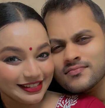 ආදරේ නිසා දුක් විඳපු හැම ආත්මයකටම කවීට වගේ සැනසීමක් දැනෙන්න ඕන