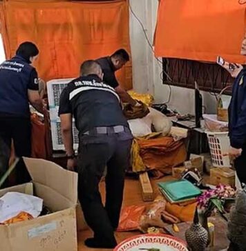 ලොව දෙවැනියට විශාලතම බෞද්ධ රාජ්යයේ පිස්තෝලවලින් සෙල්ලම් දාන භික්ෂූන් වහන්සේලා..