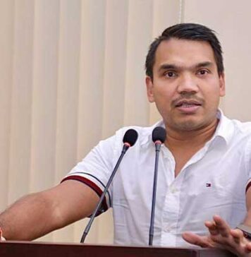 උගත් බුද්ධිමතුන්ට පමණක් හිමිවන ඔක්ස්ෆර්ඩ් දේශනය කඩාකප්පල්කාරී ක්රියා හමුවේ මගෙන් ගිලිහී ගියා.. නාමල් රාජපක්ෂ