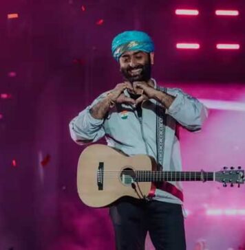 චිත්රපට පසුබිම් ගායනයෙන් සමුගත් අරිජිත් සිං අක්ෂේගේ චිත්රපටයක ගීයක් ඉල්ලයි..