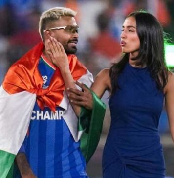 පිටිය මැද ජාතික කොඩියට ගුලිවී පෙම්වතිය හුරතල් කළ හර්දික් පාණ්ඩ්යාට විපතක්..