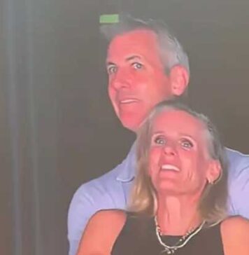 ලෝකයම කැළඹු “kiss cam” අනියම් ප්රේමය නැවතිලා.. Astronomer බොසා බොරු කාරයෙක්..