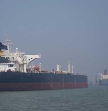 දිනකට නැව් 138 ක් ගමන් කළ හෝර්මූස් සන්ධියෙන් දැන් යන්නේ මාසෙටම නැව් 100යි