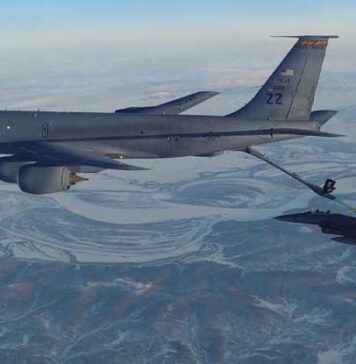 ඇමරිකානු ගුවන් බලයේ කොඳු නාරටිය බඳු ඉන්ධන පිරවුම් ගුවන් යානයක් කඩා වැටේ