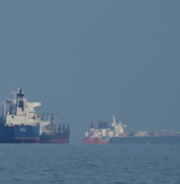 ට්රම්ප් රුසියානු තෙල් මිලදී ගැනීමට තාවකාලික අවසරයක් ලබා දෙයි..