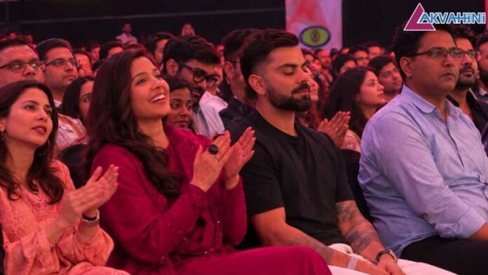A-unique-moment-for-Virat-and-Anushka-off-the-cricket-field